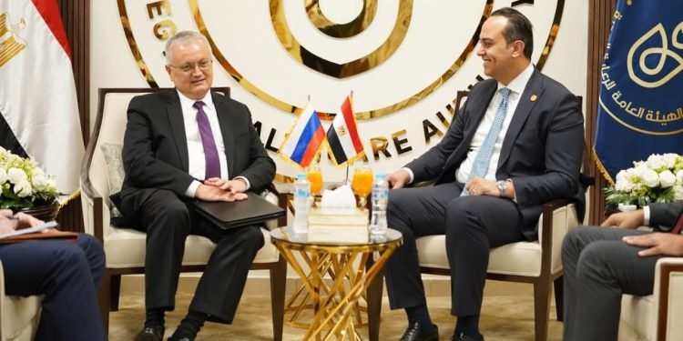 رئيس الرعاية الصحية يلتقي السفير الروسي لبحث الاستثمار ونقل الخبرات الطبية النووية