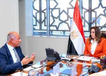 وزيرة التنمية المحلية تجتمع بمسؤولين لمتابعة استعدادات مصر لقمة المناخ COP30