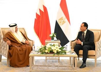 رئيس الوزراء وولي عهد البحرين يبحثان تعزيز التعاون المشترك