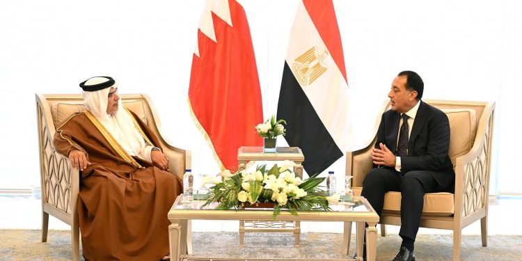 رئيس الوزراء وولي عهد البحرين يبحثان تعزيز التعاون المشترك