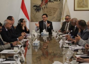 وزير الثقافة يتابع تطوير معرض القاهرة الدولي للكتاب والاحتفال بذكرى انتصارات أكتوبر