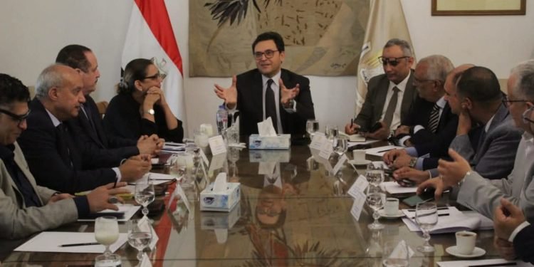 وزير الثقافة يتابع تطوير معرض القاهرة الدولي للكتاب والاحتفال بذكرى انتصارات أكتوبر