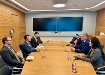 وزير البترول والثروة المعدنية يبحث التعاون مع شركات التعدين والغاز في غرب أستراليا