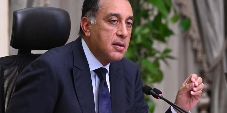 رئيس الوزراء يبدأ جولة تفقدية بعدد من مشروعات إعادة إحياء مناطق القاهرة التاريخية