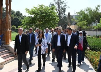 رئيس الوزراء يتفقد مشروع إحياء حديقة الأزبكية التراثية بعد الانتهاء من الأعمال