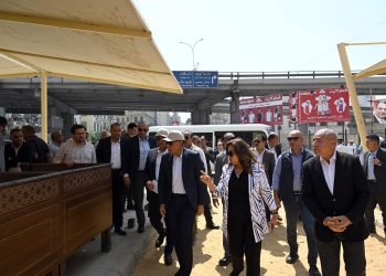 رئيس الوزراء يتابع الموقف التنفيذي لأعمال مشروع تطوير سوق العتبة بوسط القاهرة