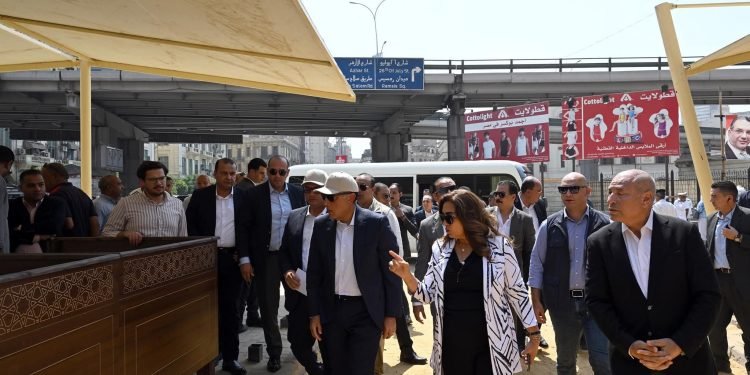 رئيس الوزراء يتابع الموقف التنفيذي لأعمال مشروع تطوير سوق العتبة بوسط القاهرة