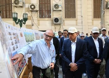 رئيس الوزراء يتفقد مشروع تحسين الصورة البصرية للقاهرة الخديوية