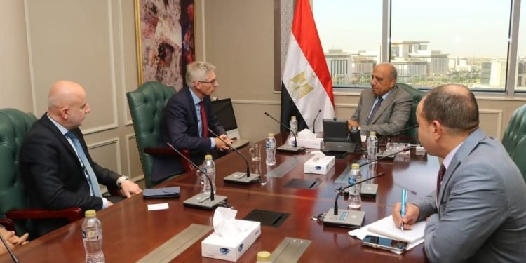 وزير الكهرباء يبحث مع شركة “ABB” السويدية التعاون لتطوير الشبكات والطاقة المتجددة