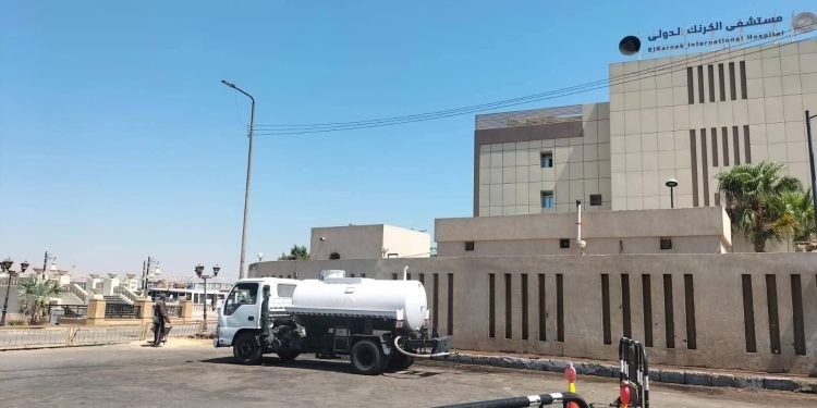 مدينة الأقصر تنفذ حملة نظافة شاملة بمحيط شارع مستشفى الكرنك الدولي وميدان الملك عبد الله