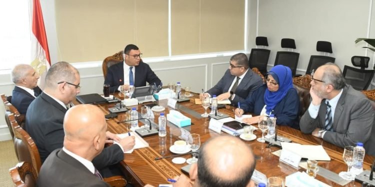 وزير الإسكان يتابع سير العمل بقطاعات هيئة المجتمعات العمرانية الجديدة