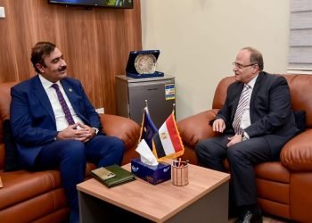 رئيس هيئة الدواء يبحث تعزيز الشراكة الدوائية مع باكستان