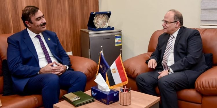 رئيس هيئة الدواء يبحث تعزيز الشراكة الدوائية مع باكستان
