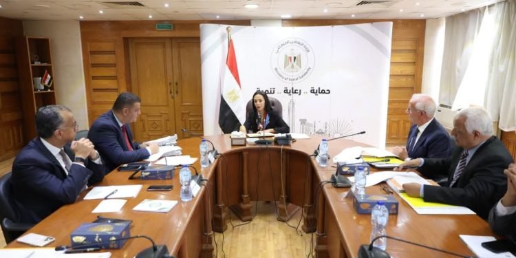 وزيرة التضامن الاجتماعي تترأس اجتماع مجلس أمناء المؤسسة القومية لتنمية الأسرة والمجتمع