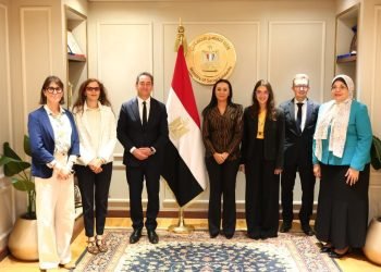 وزيرة التضامن الاجتماعي تلتقي السفير الفرنسي بالقاهرة