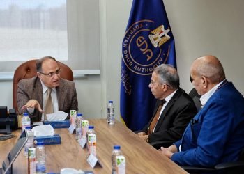 رئيس هيئة الدواء يبحث مع ممثلي جهاز الدمغة الطبية سبل دعم الصناعة الوطنية