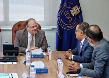 رئيس هيئة الدواء يعقد اجتماعًا مع شركة بيوجينيرك لتعزيز التعاون والاستثمار الدوائي