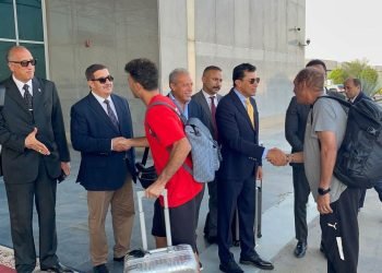 وزير الشباب والرياضة يستقبل بعثة المنتخب الوطني بمطار القاهرة عقب عودته من بوركينا فاسو