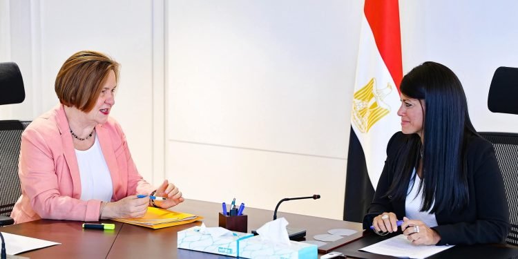 المشاط تؤكد حرص القاهرة على توسيع الشراكة الفرنسية في الصحة والتعليم والبنية التحتية