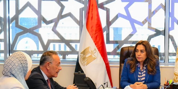 وزيرة التنمية المحلية تلتقي الرئيس التنفيذي لهيئة المتحف المصري الكبير لبحث مختلف الجوانب البيئية للمتحف