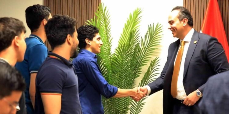 رئيس هيئة الرعاية الصحية يلتقي أوائل الثانوية العامة في لقاء وطني مميز