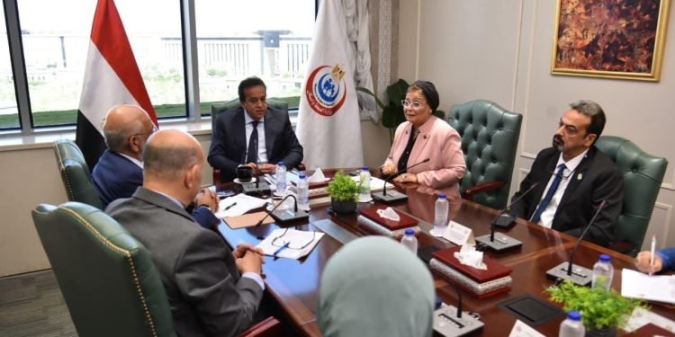 وزير الصحة يستقبل المدير التنفيذي للبنك الدولي لبحث تطوير خدمات الرعاية الأولية وتنظيم الأسرة