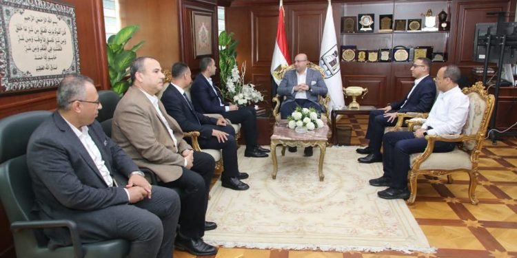 محافظ بني سويف يلتقي نائب وزير الصحة لمتابعة عدد من المنشآت الصحية بالمحافظة