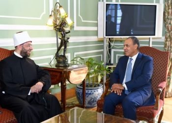 وزير الخارجية يستقبل وزير الأوقاف لتوحيد الجهود في نشر قيم التسامح بالخارج