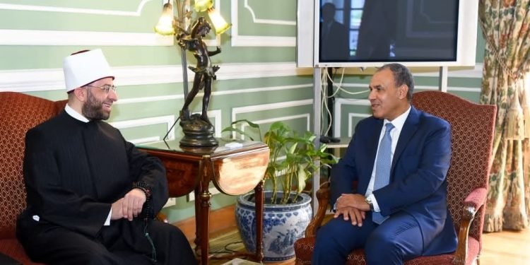 وزير الخارجية يستقبل وزير الأوقاف لتوحيد الجهود في نشر قيم التسامح بالخارج