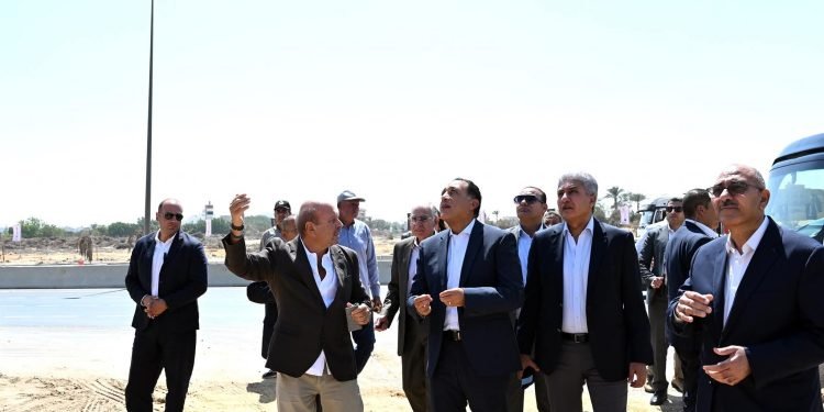 رئيس الوزراء يُتابع أعمال التطوير الجارية بالمنطقة المُحيطة بالمتحف المصري الكبير