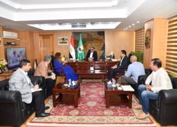 محافظ الفيوم يناقش استعدادات تنظيم المهرجان الدولى لأفلام البيئة والفنون المعاصرة