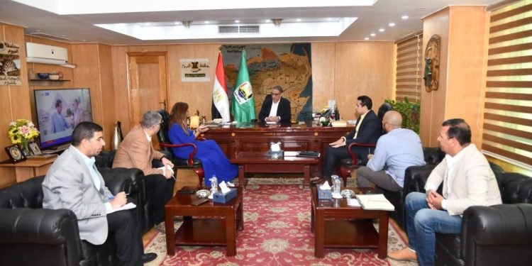 محافظ الفيوم يناقش استعدادات تنظيم المهرجان الدولى لأفلام البيئة والفنون المعاصرة