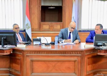 وزير التربية والتعليم يعقد اجتماعًا مع قيادات الهيئة العامة للأبنية التعليمية لمتابعة الاستعدادات للعام الدراسي