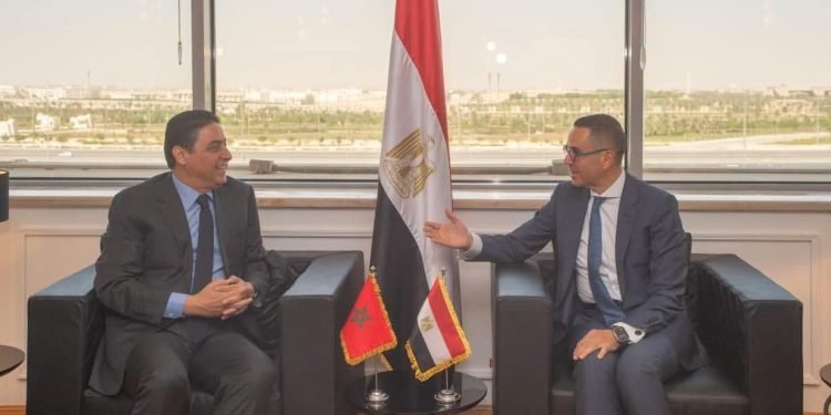 وزير الاستثمار يستقبل وزير التجارة الخارجية بالمملكة المغربية لبحث سبل تعزيز العلاقات الاقتصادية المشتركة بين البلدين