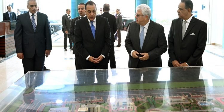 رئيس الوزراء يشارك في فعاليات إطلاق وتدشين الأكاديمية الدولية للعمارة والعمران