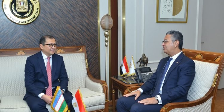 وزير التموين يستقبل السفير الأوزبكستاني لتعزيز التعاون التجاري بين البلدين