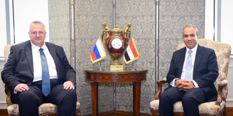 وزير الخارجية يشيد بزيادة السياحة الروسية ويؤكد دعم المشروعات المشتركة مع روسيا