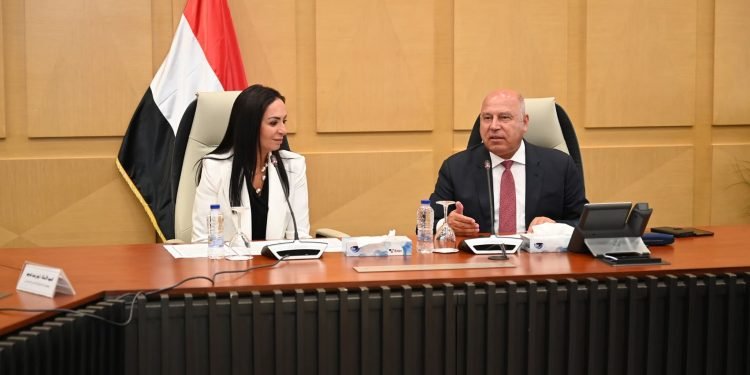 الصناعة والتضامن يوقعان بروتوكولاً لرعاية كبار السن