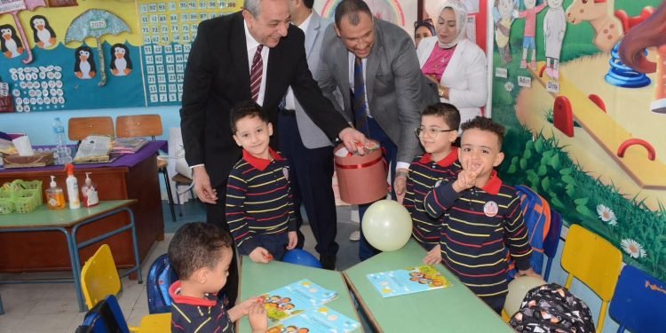 محافظ الغربية يشارك مليون و179 ألف طالب احتفالات أول أيام الدراسة بـ2735 مدرسة