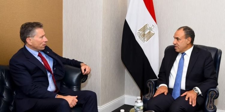 وزير الخارجية يبحث التعاون الإنساني مع وكيل الأمين العام للأمم المتحدة في نيويورك