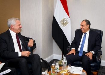 وزير الخارجية يبحث مع المفوض السامي للأمم المتحدة سبل دعم اللاجئين والأزمات الإقليمية