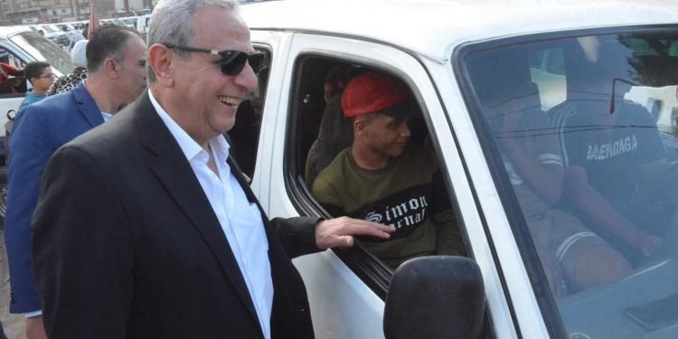 محافظ الغربية يتابع انتظام حركة النقل مع انطلاق الدراسة