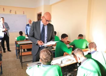 وزير التربية والتعليم يجري جولة مفاجئة بعدد من مدارس الغربية