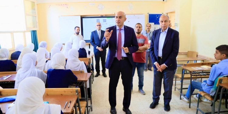 وزير التعليم ومحافظ المنيا يتفقدان المدارس بقرية تونة الجبل