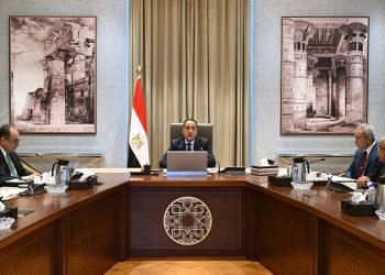 رئيس الوزراء يتابع جهود إعادة هيكلة وتطوير شركات الغزل والنسيج