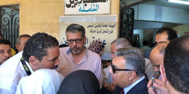 محافظ الدقهلية يجري زيارة مفاجئة لعيادة التأمين الصحي بالسنبلاوين