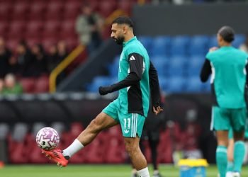 محمد صلاح يسجل ويقود ليفربول لانتصار صعب على بيرنلي