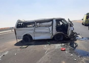 عقب إصابة 10 أشخاص.. رفع آثار انقلاب ميكروباص على الطريق الغربي بالفيوم