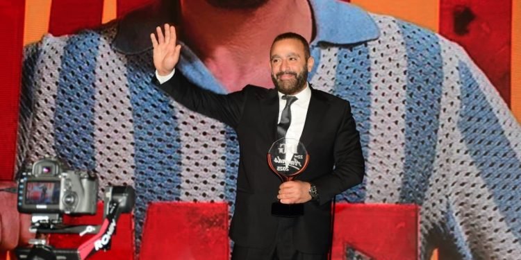 أحمد السقا يفوز بجائزة أفضل ممثل سينما عن فيلم “أحمد وأحمد” من دير جيست