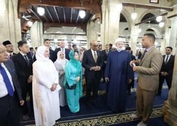 رئيس سنغافورة وقرينته يزوران الجامع الأزهر